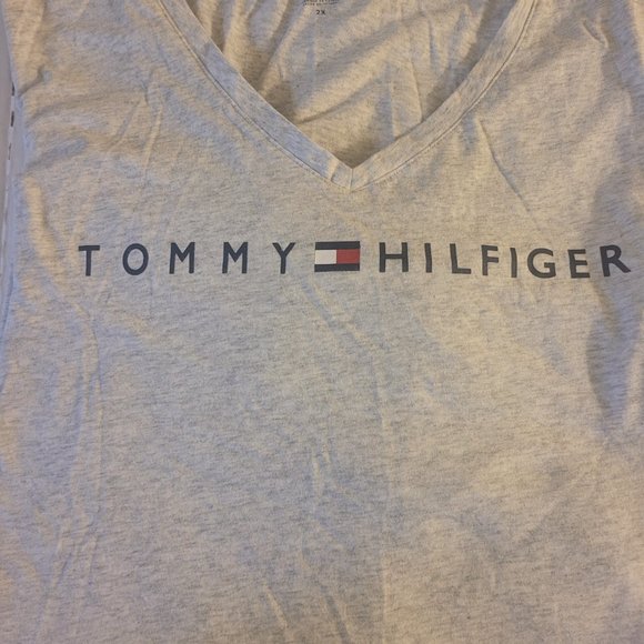 Tommy Hilfiger T-shirt - Picture 1 of 4